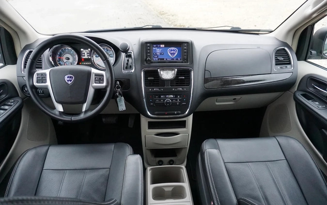 Lancia Voyager cena 54900 przebieg: 161662, rok produkcji 2014 z Suraż małe 254